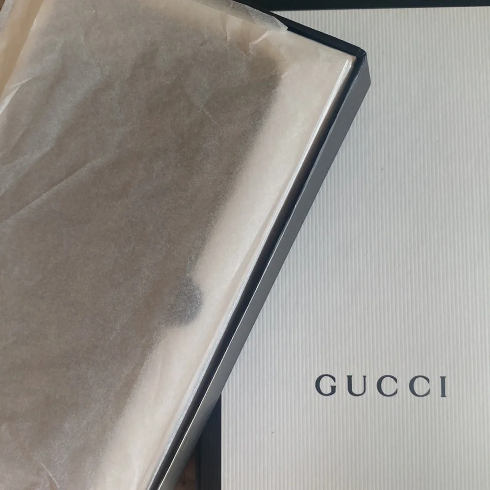 (CFL) Authentic Gucci iPhone 7/8 SE iPhone Case, New in‎ Box